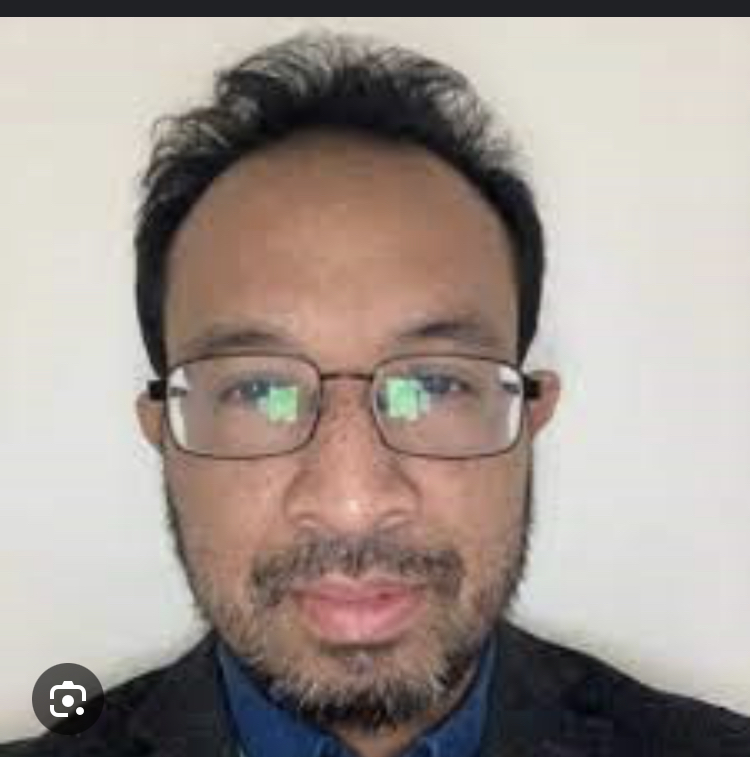 photograph of Professor Iskandar Idris